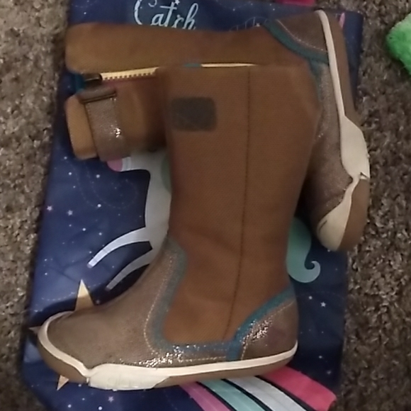 Plae Girl Boots - Picture 3 of 3